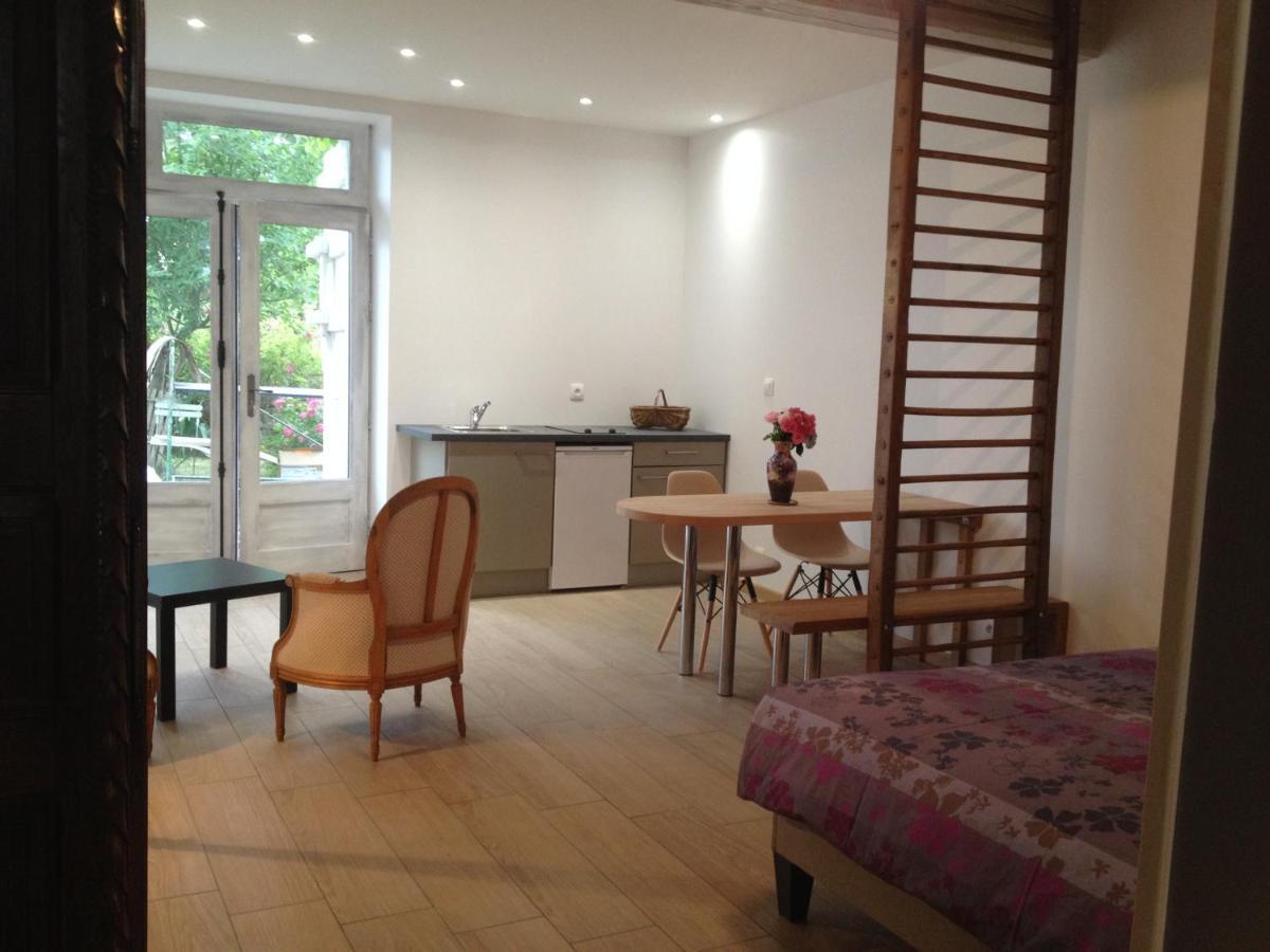 לינה וארוחת בוקר Livry  La Thibaude - Livry מראה חיצוני תמונה